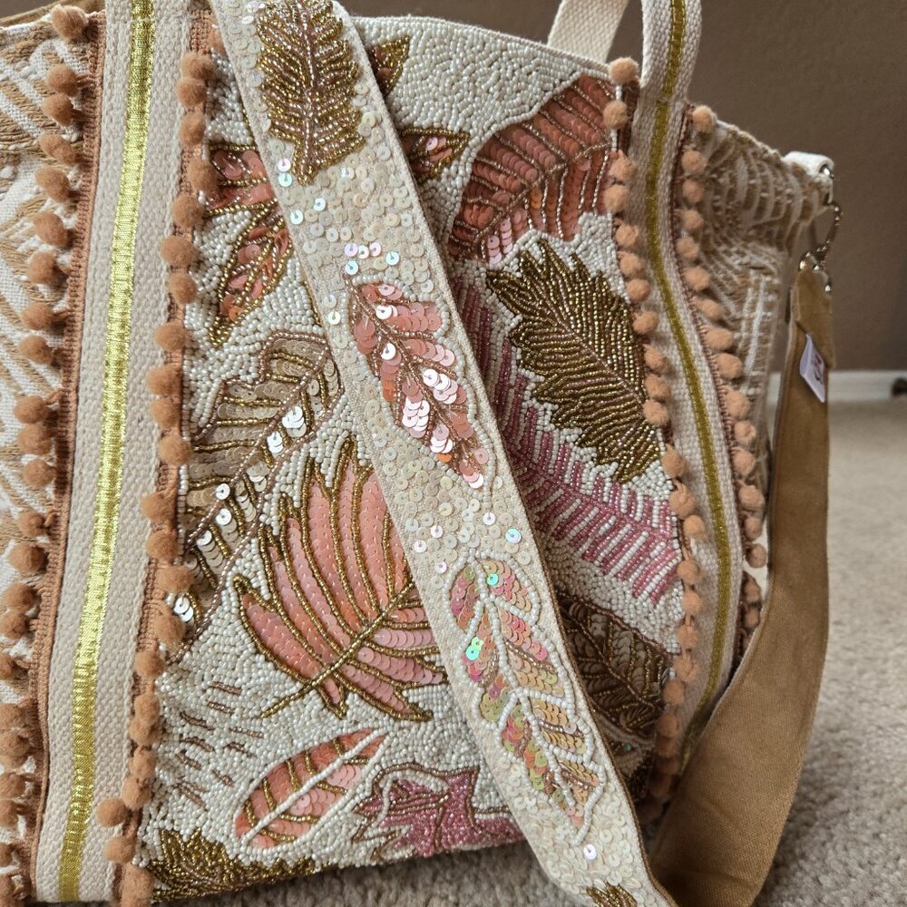 Unused America & Beyond Beaded Tote *BROKEN ZIPPER* - Picture 12 of 14